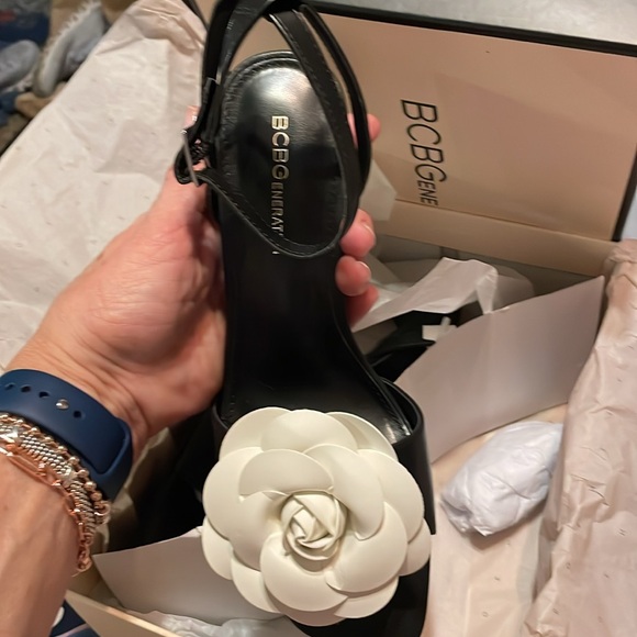 BCBGeneration Toori Rosetta sandal size 8.5 - Picture 7 of 8